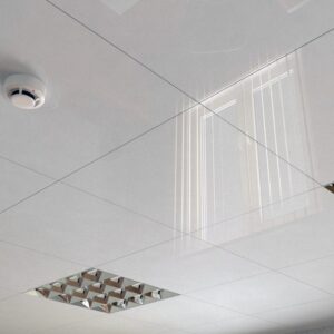 Потолок кассетный Cesal C01 Жемчужно-Белый Глянцевый 300x300х0,45 мм