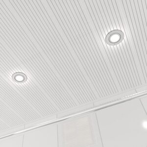 Потолок реечный Cesal B19 Жемчужно-белый с металлической полосой Standart 100х3000х0,55 мм